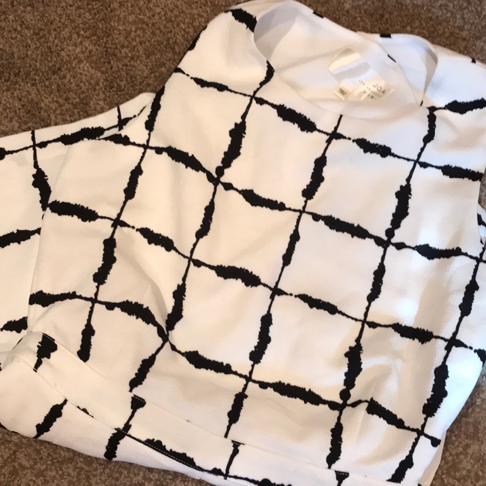 Women’s Black & White Grid Pattern Top